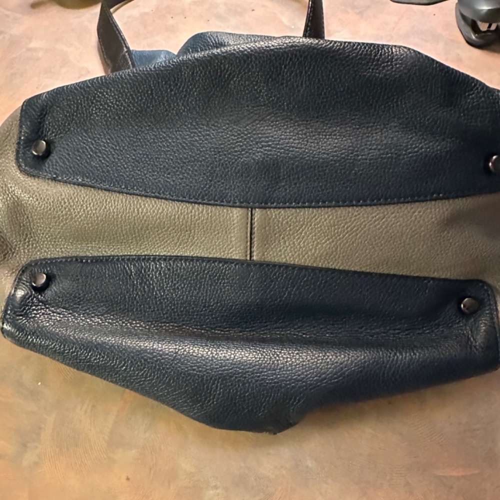 Coach Purse - Picture 7 of 9